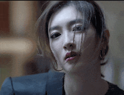 搞笑GIF:交到这样的女朋友 注定每天都有惊喜