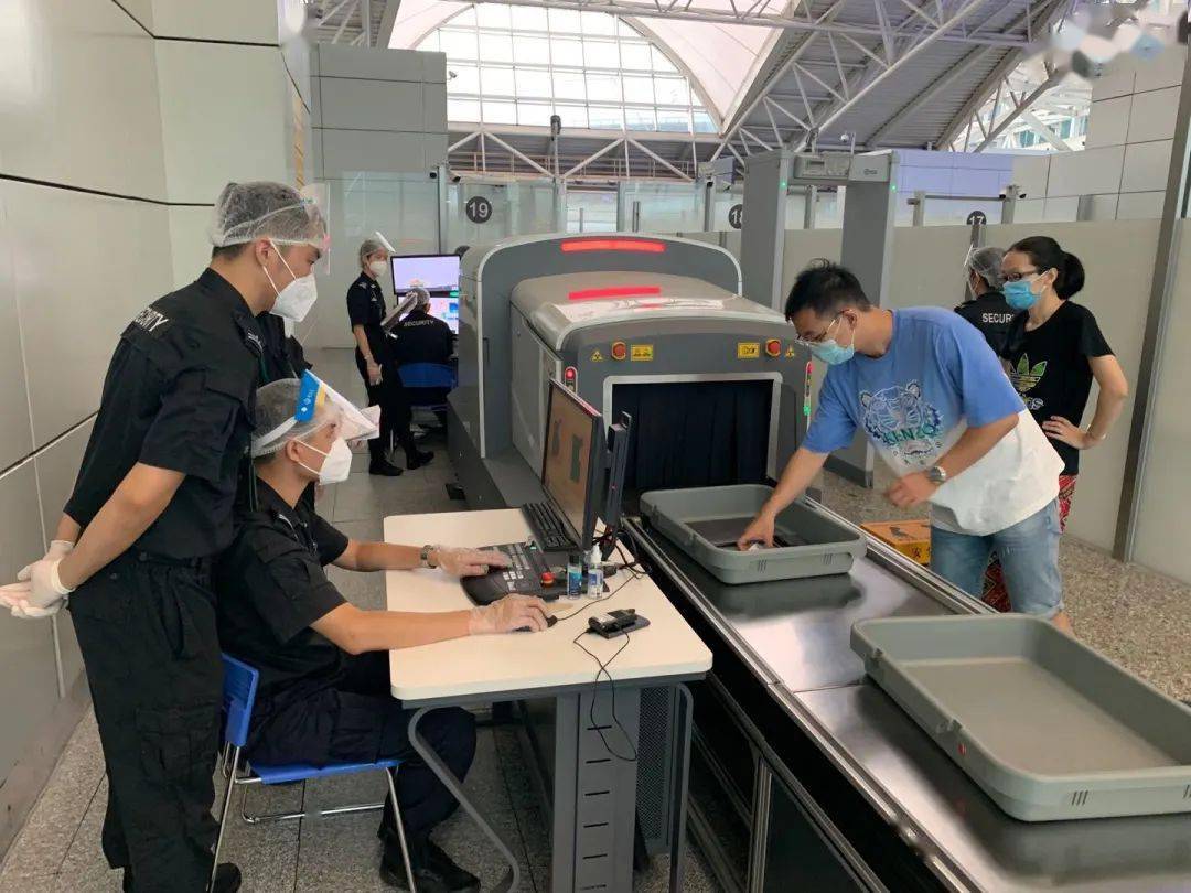 作为民航局首批试用单位,"手提行李ct安检设备"通道自9月1日在广州