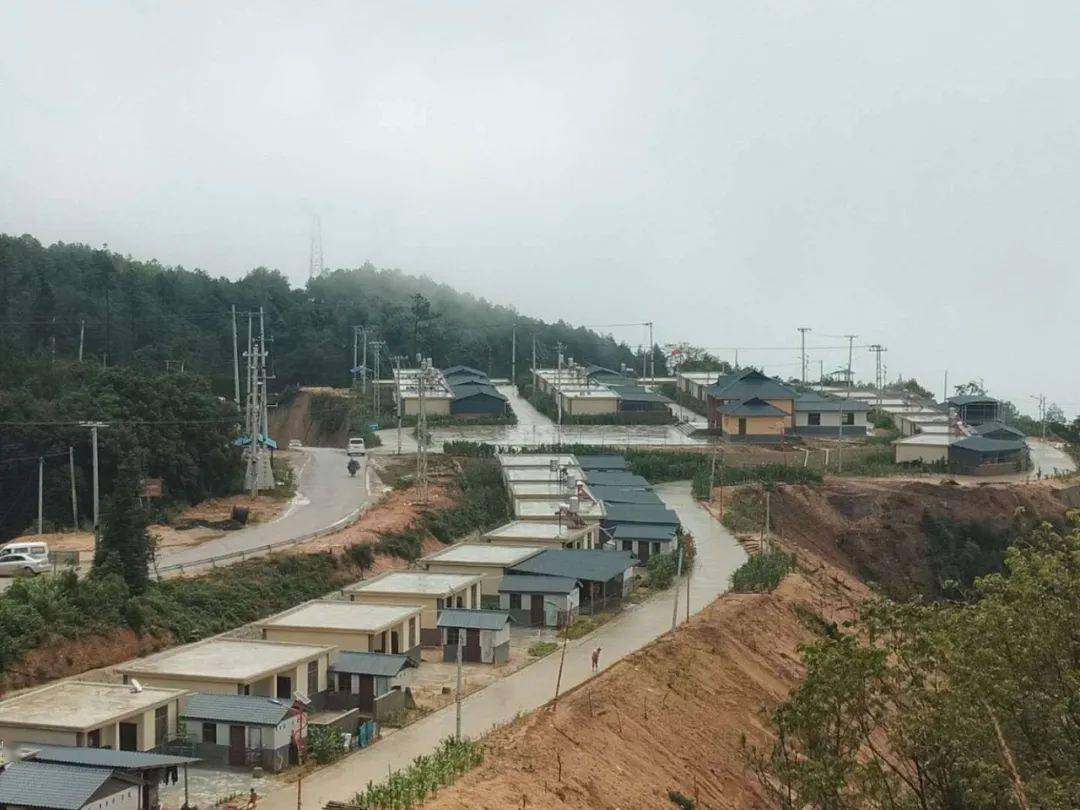 澜沧县富东乡党建引领促振兴移民走上幸福路