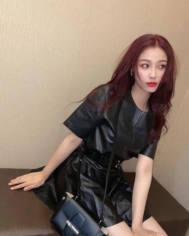 棕色|虞书欣和李圣经双双换上神仙发色，秋冬最显肤白发色你get了吗？