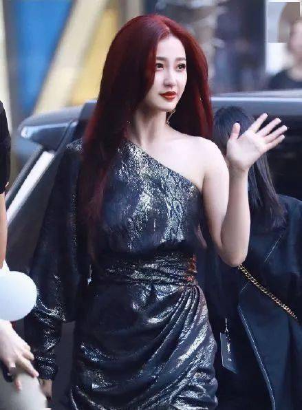 棕色|虞书欣和李圣经双双换上神仙发色，秋冬最显肤白发色你get了吗？