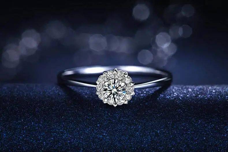 钻石|杨杨：在专柜，买品牌钻戒，自己一定亏？真相远比你想的更复杂！