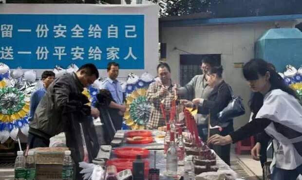 工地打架,连环打死5名工人,割喉致人死亡血洒工棚