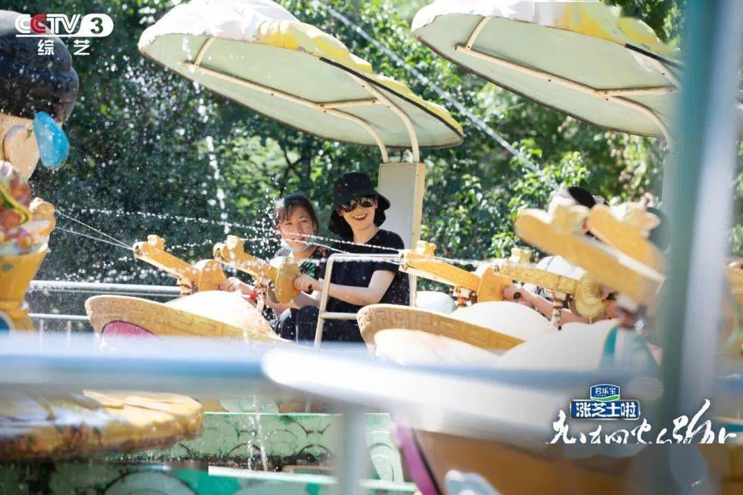 老友|《走在回家的路上》徐帆剧照来袭!速来请查收