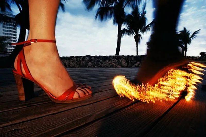 高跟鞋|100张大师镜头下危险迷人的高跟鞋