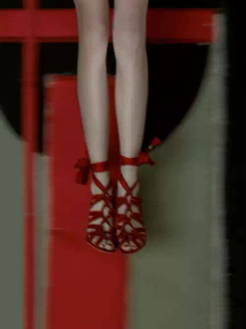 高跟鞋|100张大师镜头下危险迷人的高跟鞋