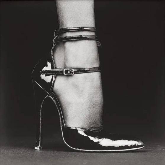 高跟鞋|100张大师镜头下危险迷人的高跟鞋