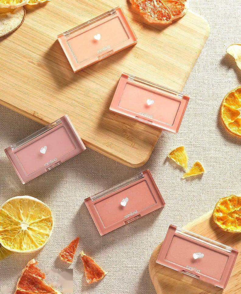 郑瑄茉|BLACKPINK回归造型都是天价？深扒明星化妆师用什么！