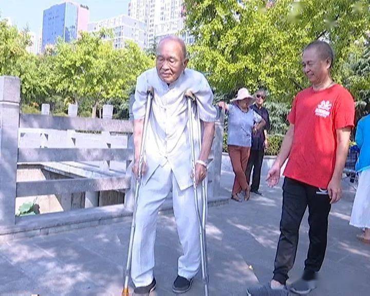 老了就老了动态纯伴奏曲谱_一晃就老了曲谱简谱