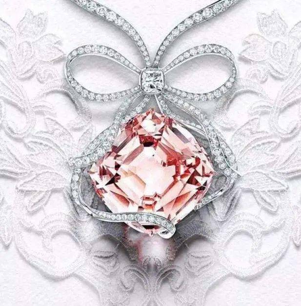 摩根|杨杨：都是3个孩子的妈了，还这么少女？凯特王妃的冻龄秘密是…