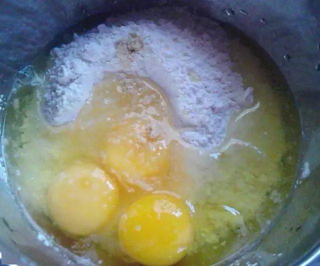 用鸡蛋怎么做好吃的鸡蛋饼