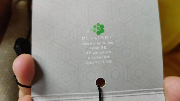 运动衣|灵魂拷问：买UA算交智商税吗？