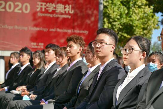 洪腾|嘉华学院举行2020级开学典礼，联合国驻华首席代表洪腾博士开讲国际导师第一课