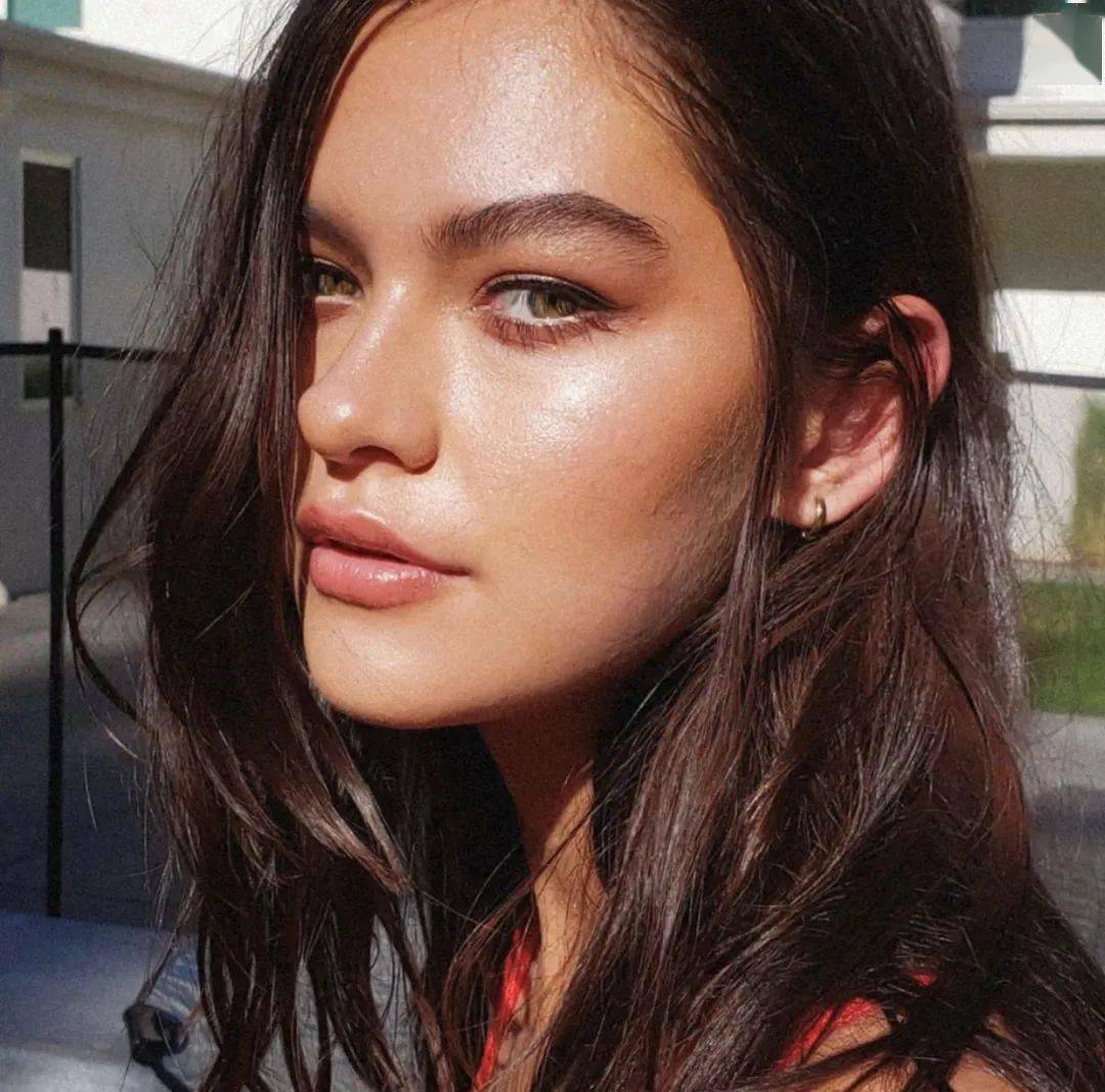 肌肤|水光妆升级版来了,又美又立体的海豚玻璃肌你听过吗?