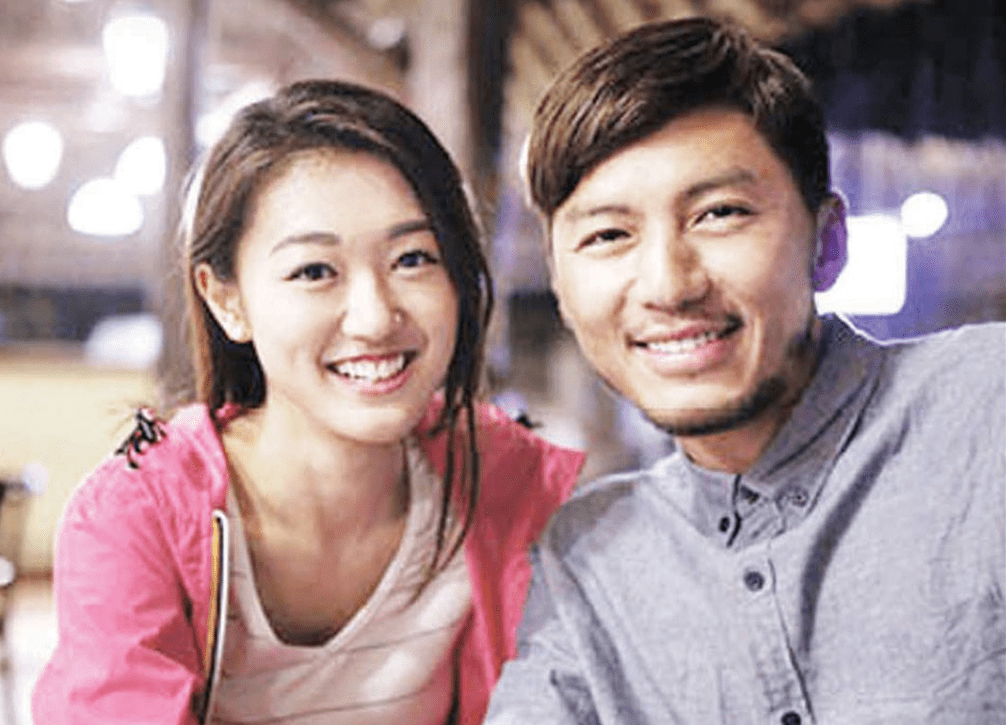 在个人社交账号上,宣布去年的这一天已经向富二代女友张宝儿求婚成功
