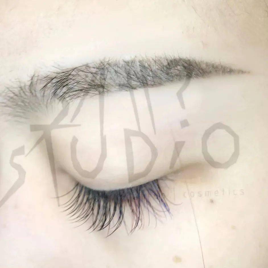 Studio|爆料!疫情期间,这家店店员竟然老抓着客人小姐姐们的手不放?
