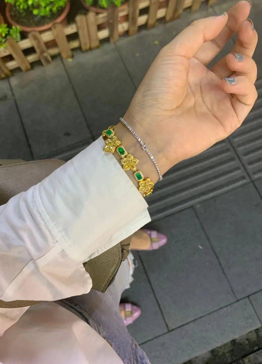 老年人|41岁女子10年时间里和8名老年人结婚 骗走大量珠宝和钱财后悲剧