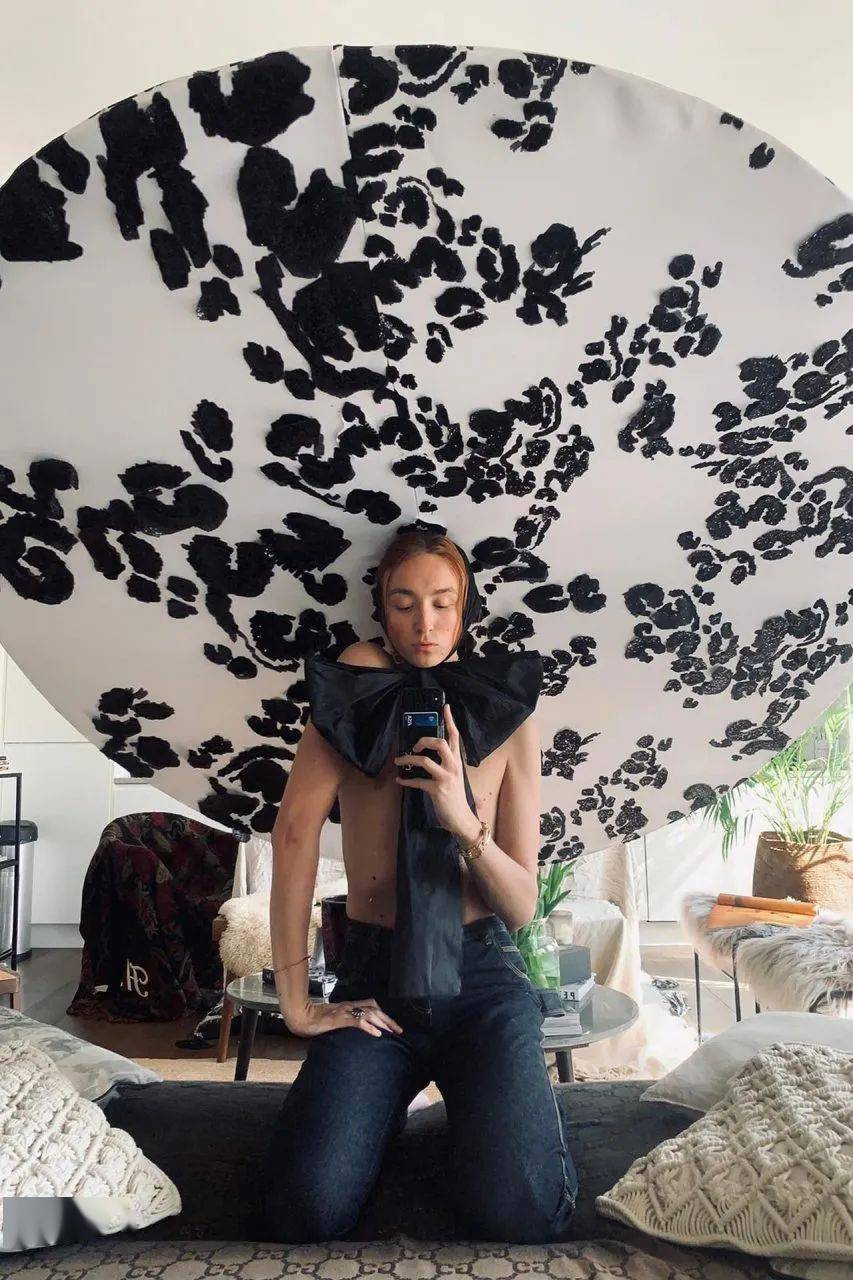 Reed|勇敢出柜却受尽歧视,如今他凭借仙美颜值为Gucci走秀,还被Vogue评为最受瞩目的设计师！