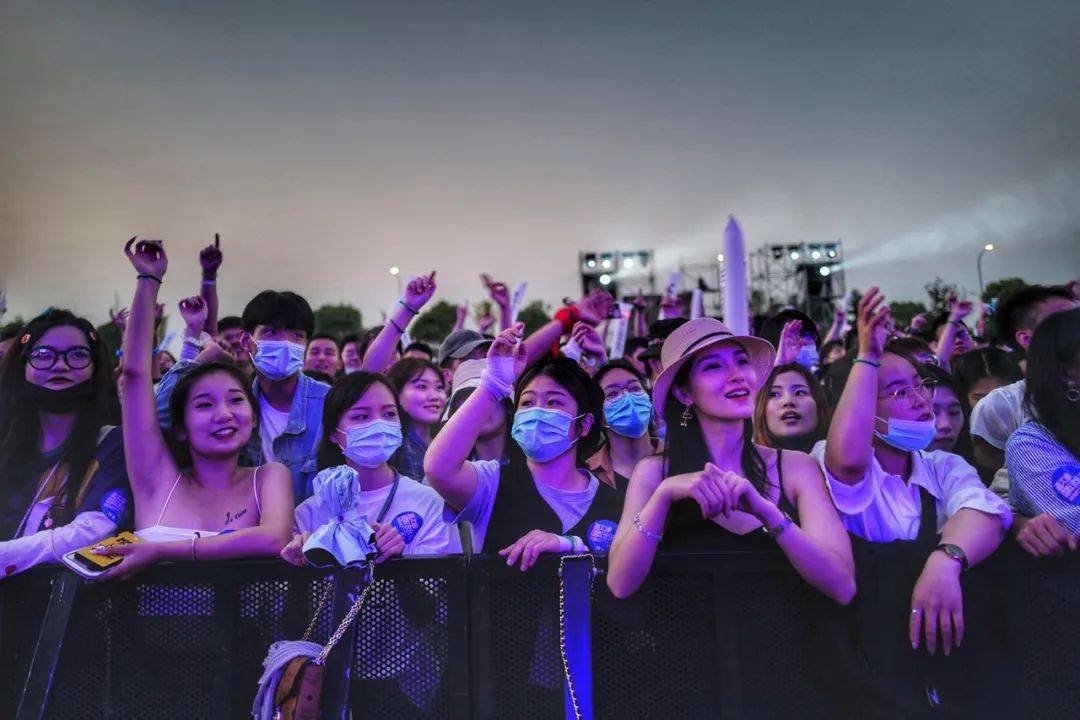 西太湖国际音乐节当节奏鼓点在耳边炸裂 无数双手在空中挥舞中国 常州