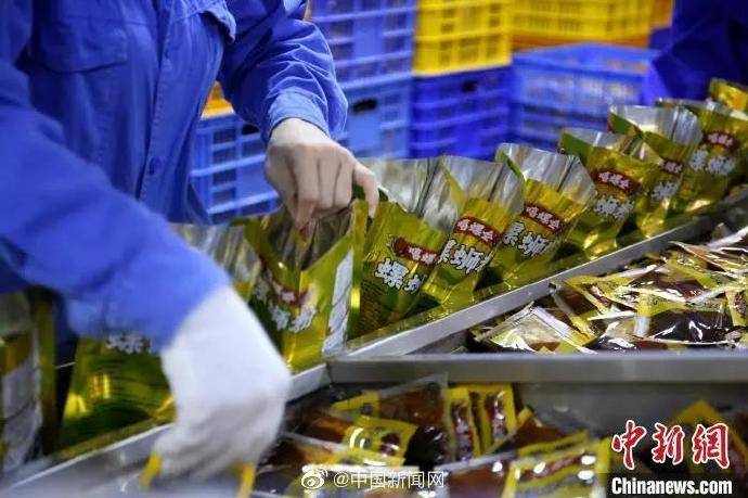 课堂|辣条螺蛳粉进学校专业课堂，吃辣条长大的孩子开始研究辣条了