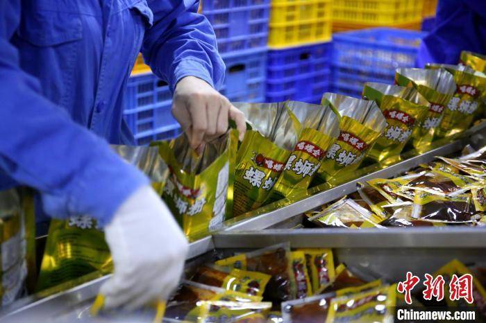 螺蛳|辣条、螺蛳粉进学校专业课堂，童年梦想照进现实？