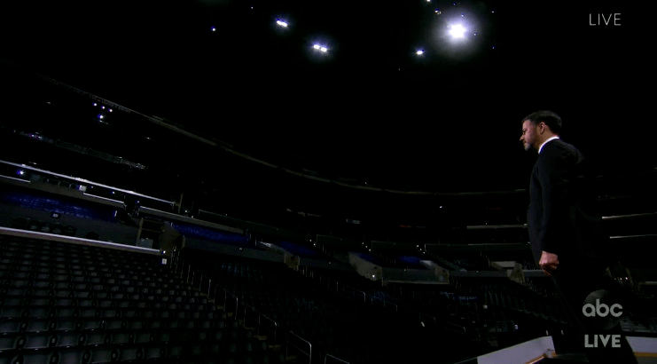 太会|会跑的奖杯，和羊驼同台颁奖，这届艾美奖太会玩了