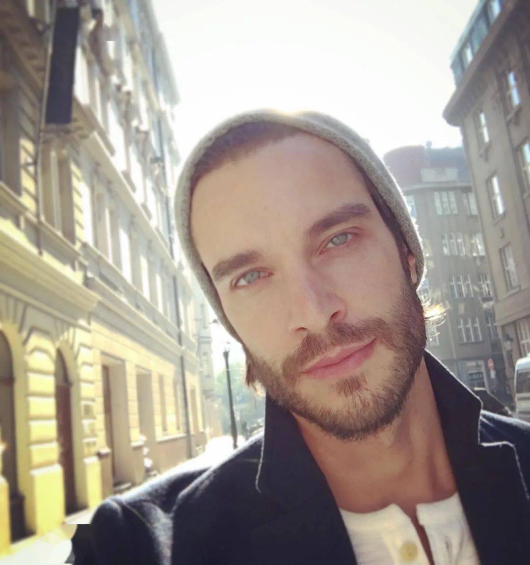 Daniel|《拉契特:黯衣天使》里的他,以前曾是ARMANI男模!