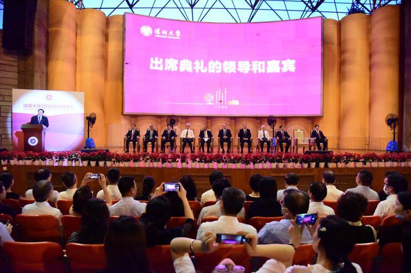 新生|1.1万深圳大学萌新开学，校长：永葆“四心”，且歌且行