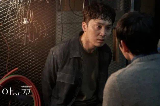 水润|《恶之花》李准基变身韩版“张东升”，女主发光美貌全靠“妆”？