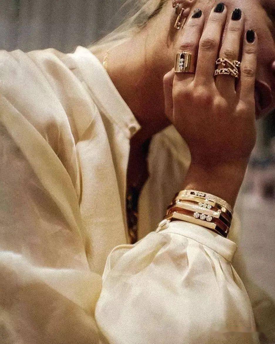 一个人|如何判断一个人是否时髦？看Ta戴几个戒指啊！