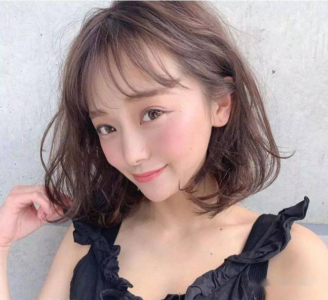 “ayx官方网站”
2020最新盛行“不长不短”发型(图12) “ayx官方网站”
2020最新盛行“不长不短”发型(图12)