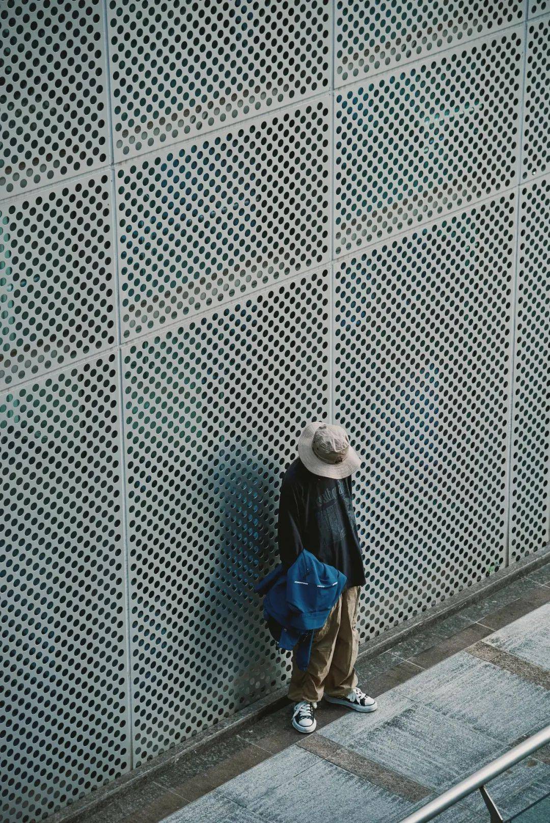 Banksy|潮事 | 这双写着汉字的 Nike ，我真的爱了