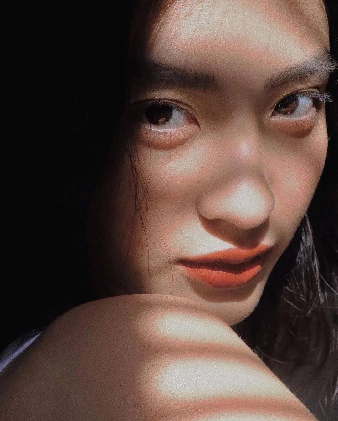 气质|风靡秋冬的裸棕色，凭什么这么受欢迎？