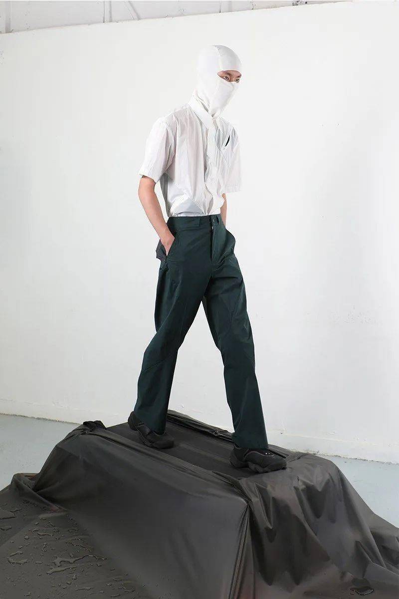 Banksy|潮事 | 这双写着汉字的 Nike ，我真的爱了