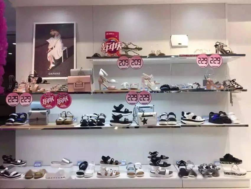 美特斯邦威|每个潮流女孩都喜欢过的达芙妮，是怎么走到今天的？