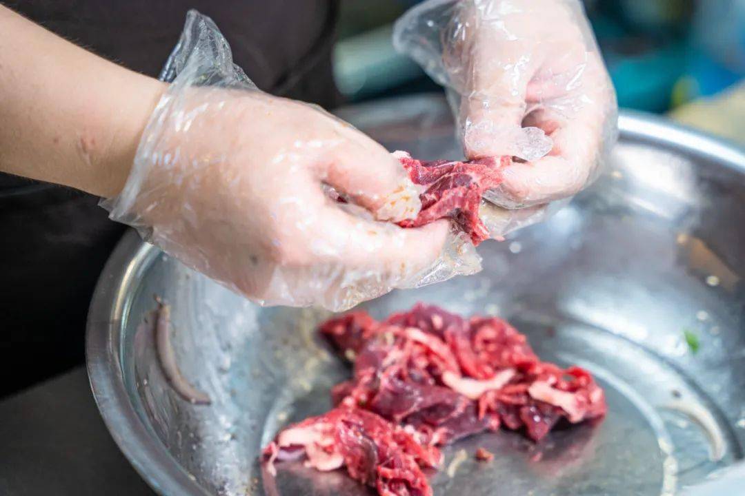 烤肉|口口爆汁，凌晨两点还全是人！这个城中村惊现“烤肉之都”！连续一个月3.3折