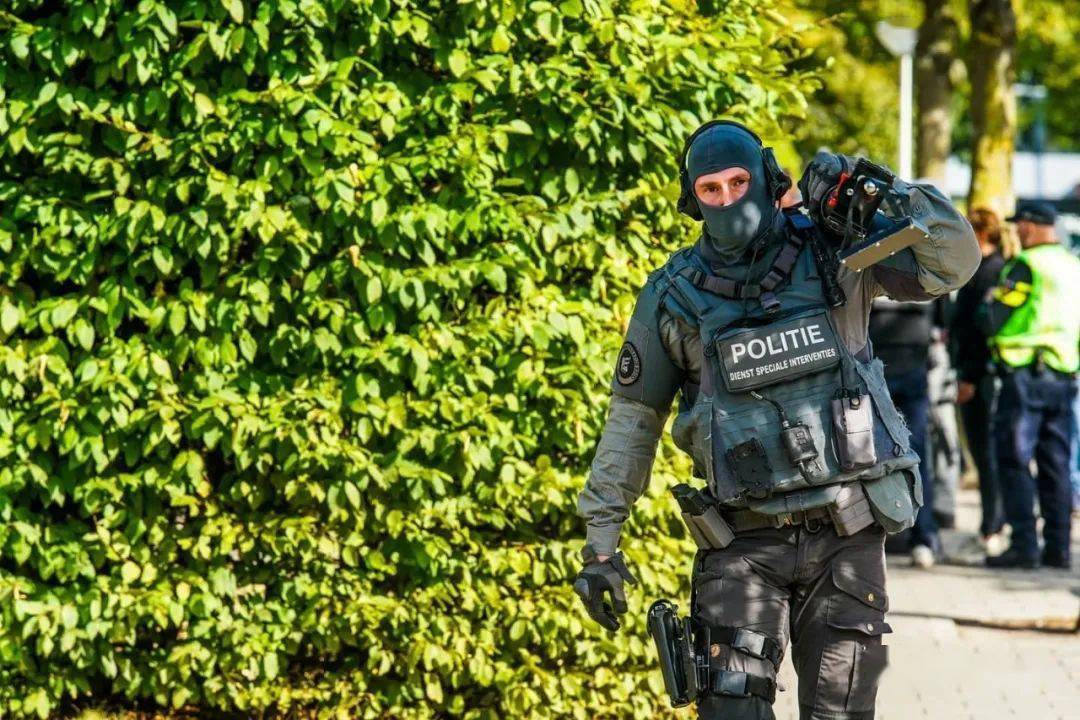 【现场】荷兰国家警察厅特别干预处dsi近期行动_特警