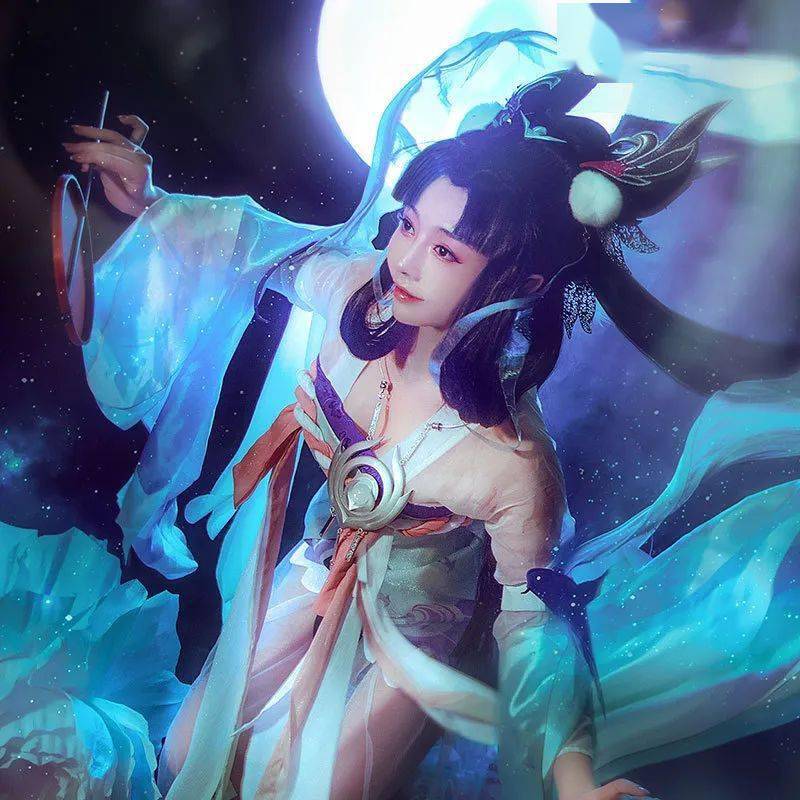 就待在了广寒宫 整日与玉兔相伴 马上就要中秋了 听说嫦娥要来到中软