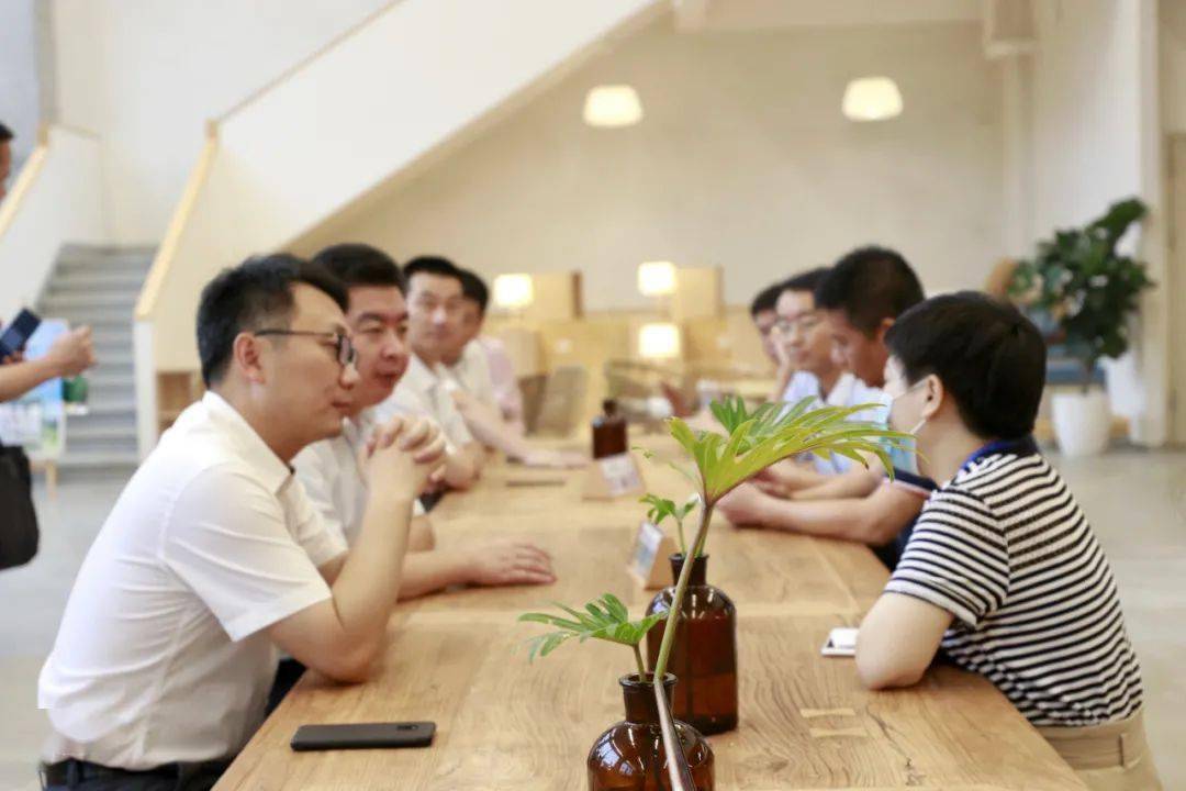 梧桐简讯 宝安区副区长娄岩峰率界首市党委副书记