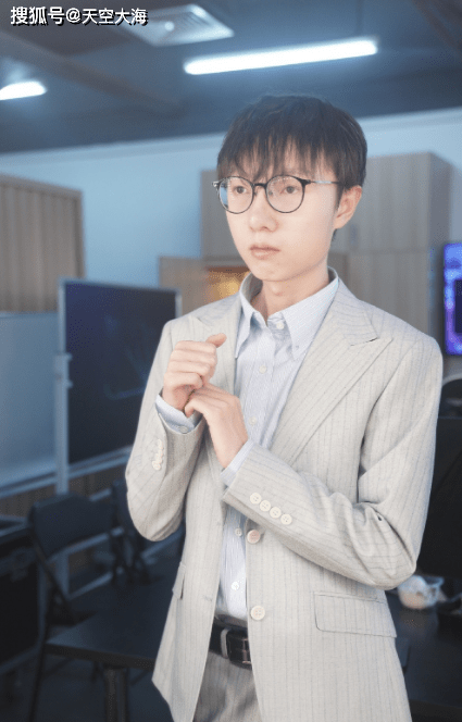 rng战队的打野选手刘世宇(mlxg).