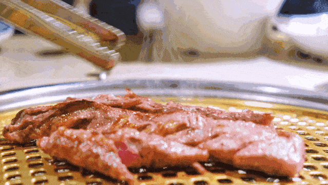 商家|99元抢原价260元「三哥院子地锅烤肉」4-6人餐！烤牛肉、烤五花肉、烤培根、烤翅中、烤鱿鱼……红遍哈尔滨的地锅烤肉快来试试！