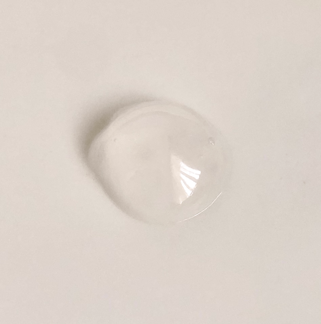 精华|美妆亲测丨脸颊上妆开始起皮了？换季期教你30秒选对保湿精华