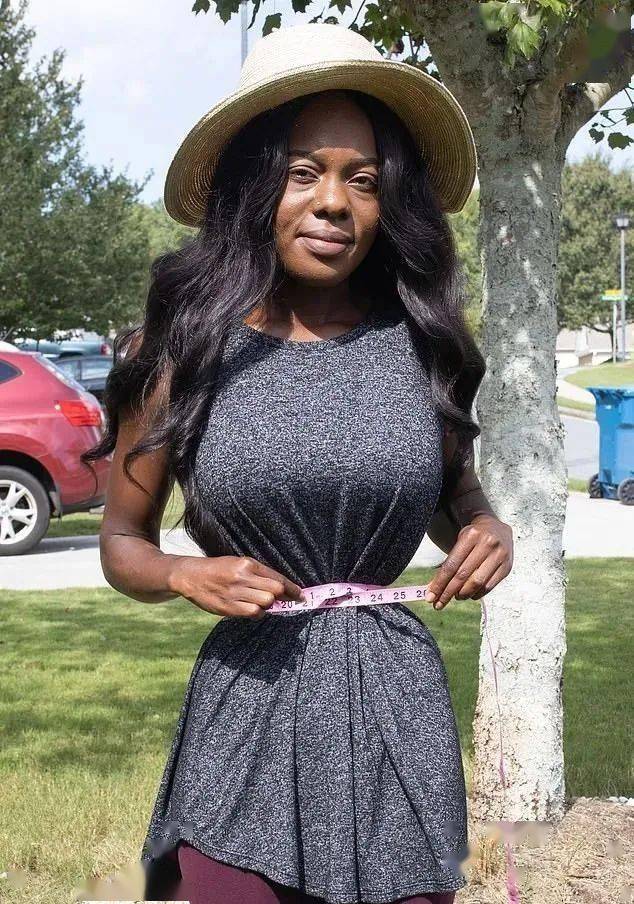 小时|妹子狂瘦40公斤仍不满足，每天勒18小时束腰，想成为腰最细的人…