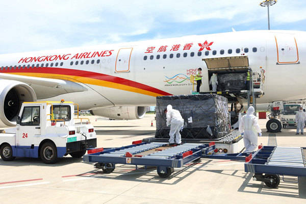 运载|香港航空执飞“客改货”包机 运载10吨免税商品抵达三亚凤凰机场