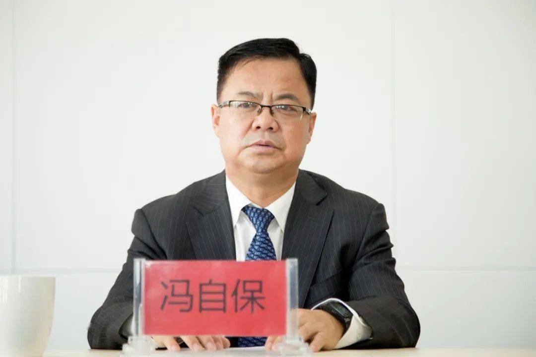 自治区司法厅党委书记,厅长冯自保,自治区妇联党组书记,主席马文娟