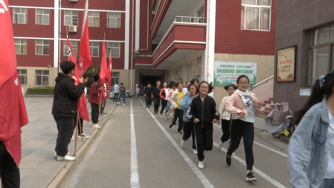 郓城县第一初级中学举行防震应急疏散演练
