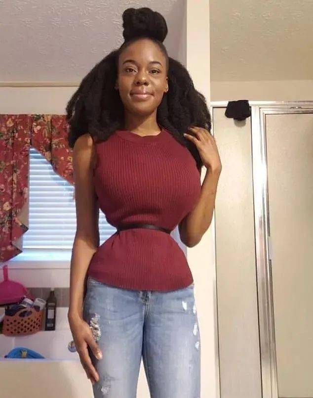 小时|妹子狂瘦40公斤仍不满足，每天勒18小时束腰，想成为腰最细的人…