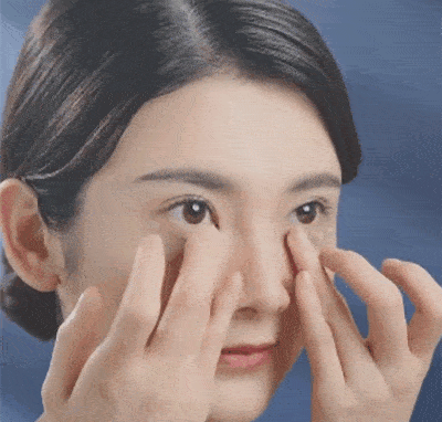 眼睛|32岁“国民老婆”喜当妈？！冻龄“眼”技完虐21岁女儿，做好这一步，真得会显年轻！