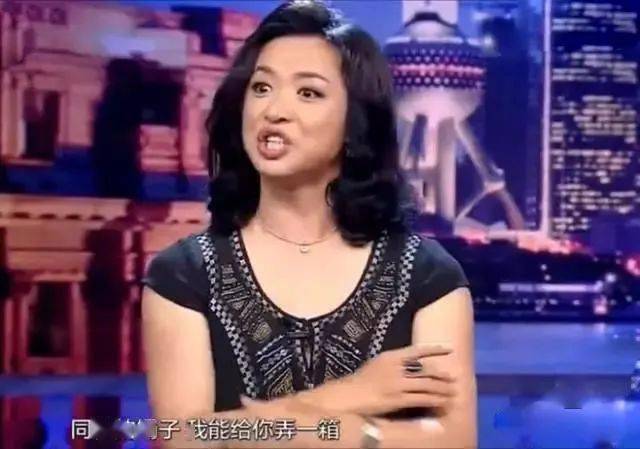 手镯|金星花18000买翡翠手镯被骗！更让人气愤的，是她朋友说的3个字...