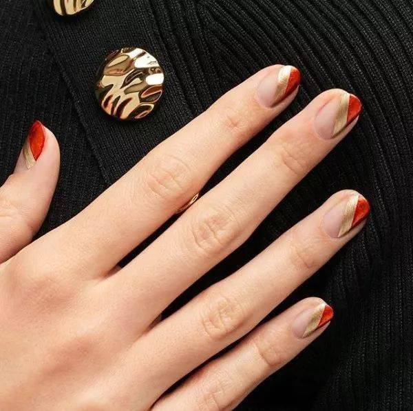 红色|今秋最流行的10款美甲：温柔又高级